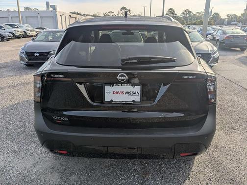 Super Black 2026 Nissan Kicks SV