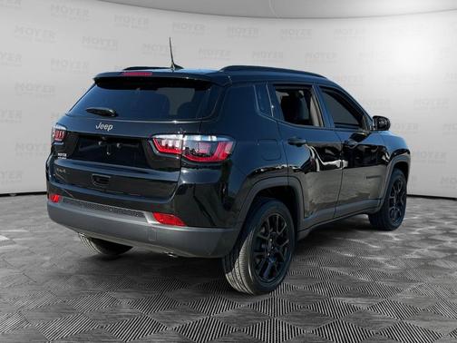 Diamond Black Crystal Pearlcoat 2026 Jeep Compass Latitude