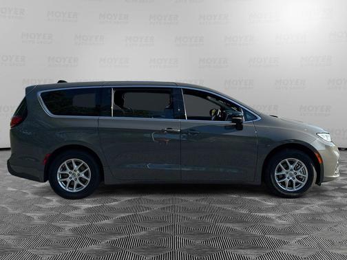 Ceramic Gray Clearcoat 2025 Chrysler Pacifica L