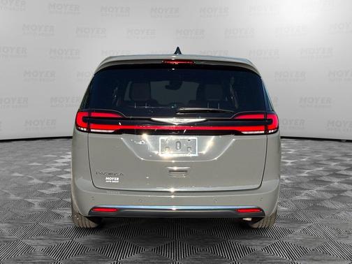Ceramic Gray Clearcoat 2025 Chrysler Pacifica L