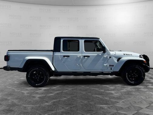 Bright White Clearcoat 2021 Jeep Gladiator Willys 4x4