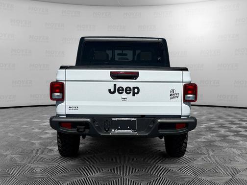 Bright White Clearcoat 2021 Jeep Gladiator Willys 4x4