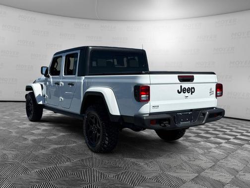 Bright White Clearcoat 2021 Jeep Gladiator Willys 4x4