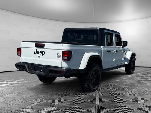 Bright White Clearcoat 2021 Jeep Gladiator Willys 4x4