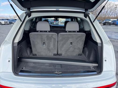 2023 Audi Q7 45 Premium