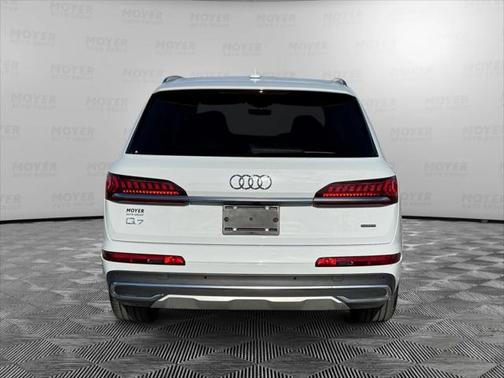 2023 Audi Q7 45 Premium
