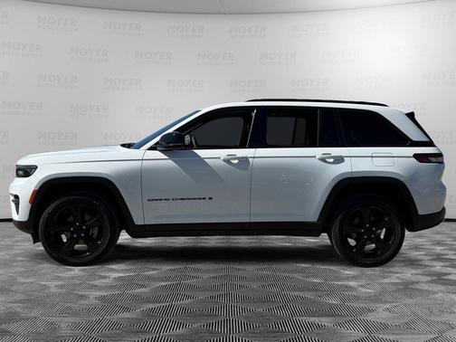 Bright White Clearcoat 2023 Jeep Grand Cherokee Altitude