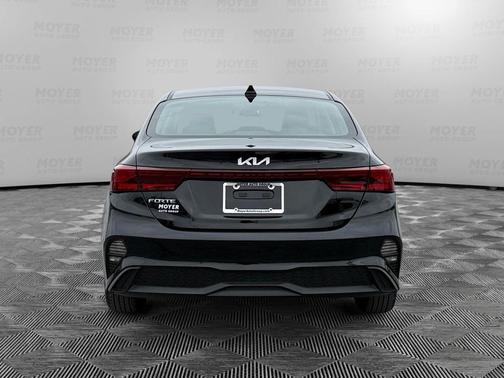Aurora Black 2024 Kia Forte LXS