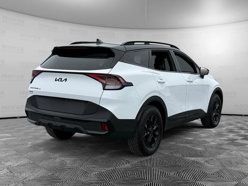 Glacier White Pearl/Ebony Black Roof 2025 Kia Sportage S
