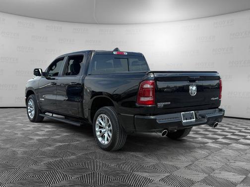 Diamond Black Crystal Pearlcoat 2023 RAM 1500 Laramie