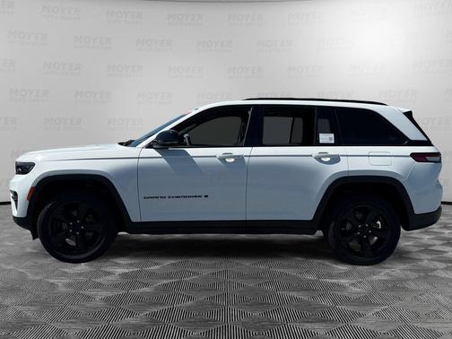 Bright White Clearcoat 2023 Jeep Grand Cherokee Altitude