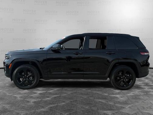Diamond Black Crystal Pearlcoat 2023 Jeep Grand Cherokee Altitude