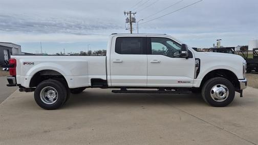 Star White 2026 Ford F-350 Lariat Super Duty