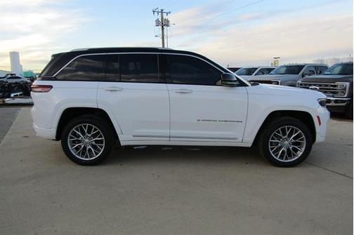2022 Jeep Grand Cherokee Summit