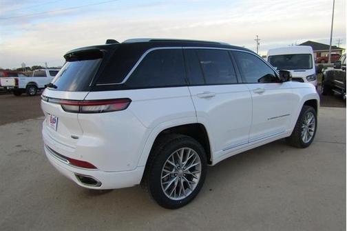 2022 Jeep Grand Cherokee Summit