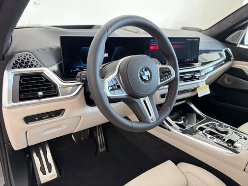 Dravit Grey Metallic 2027 BMW X7 M60i