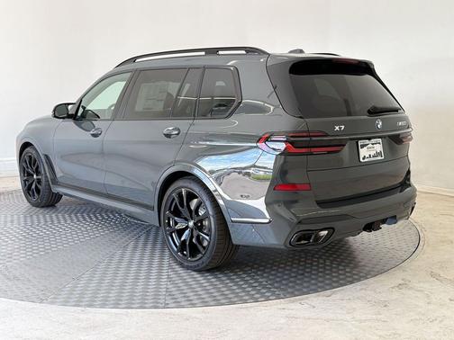 Dravit Grey Metallic 2027 BMW X7 M60i