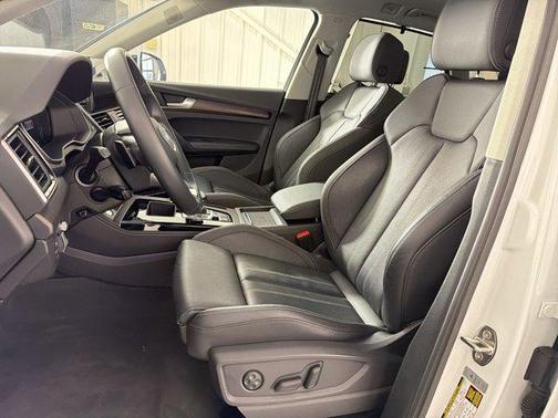 White 2021 Audi Q5 Prestige 55 TFSI e quattro S tronic
