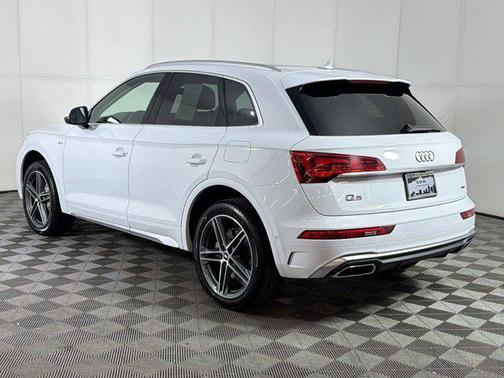 White 2021 Audi Q5 Prestige 55 TFSI e quattro S tronic