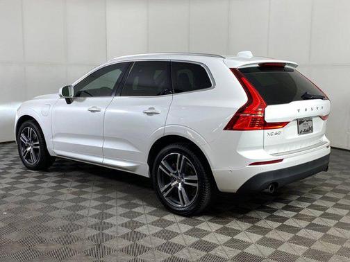 2019 Volvo XC60 Recharge Plug-In Hybrid T8 Momentum