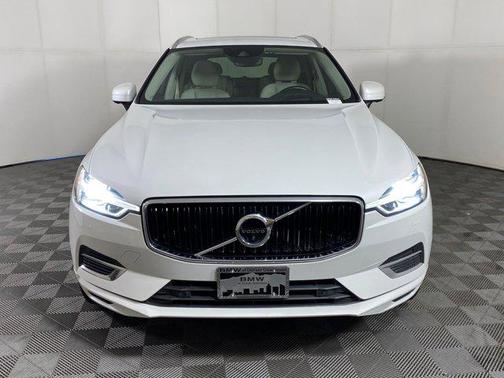 2019 Volvo XC60 Recharge Plug-In Hybrid T8 Momentum