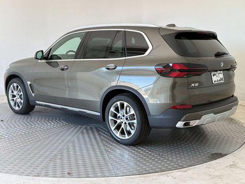 Manhattan Green Metallic 2026 BMW X5 xDrive40i