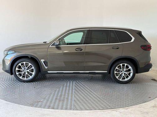 Manhattan Green Metallic 2026 BMW X5 xDrive40i