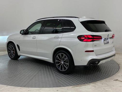 2026 BMW X5 M60i