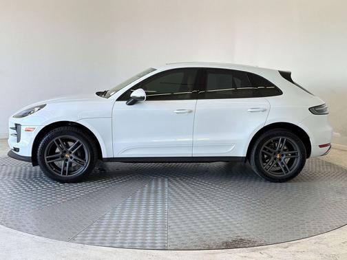 Carrara White Metallic 2020 Porsche Macan Macan