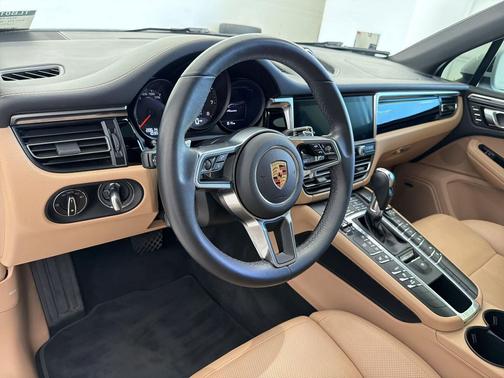 Carrara White Metallic 2020 Porsche Macan Macan