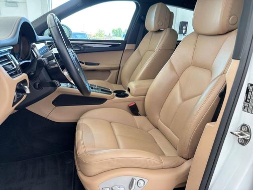 Carrara White Metallic 2020 Porsche Macan Macan
