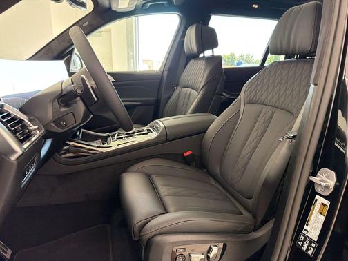 Black Sapphire Metallic 2027 BMW X7 M60i
