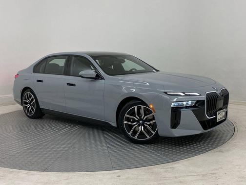 Brooklyn Grey Metallic 2025 BMW i7 xDrive60