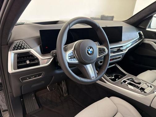 Black Sapphire Metallic 2026 BMW X7 xDrive40i