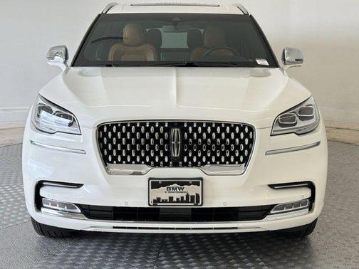 Pristine White Metallic Tri-Coat 2020 Lincoln Aviator Black Label AWD