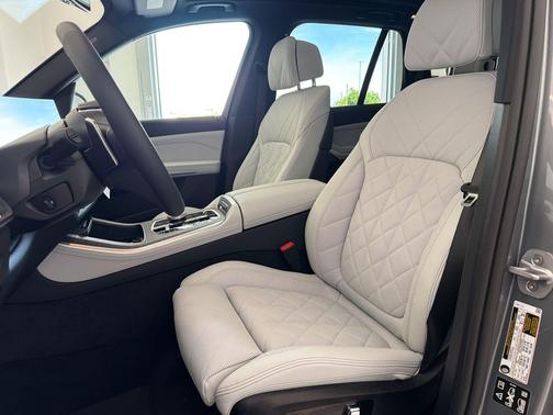 Skyscraper Grey Metallic 2026 BMW X5 xDrive40i