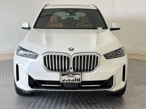 Mineral White Metallic 2026 BMW X5 xDrive40i