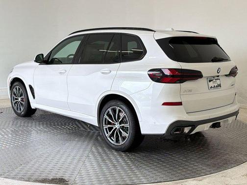 Mineral White Metallic 2026 BMW X5 xDrive40i