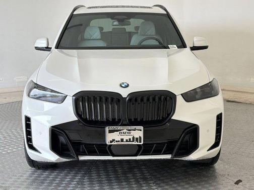 Mineral White Metallic 2026 BMW X5 xDrive40i