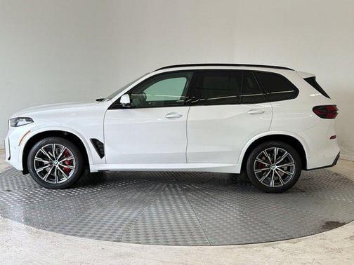 Mineral White Metallic 2026 BMW X5 xDrive40i