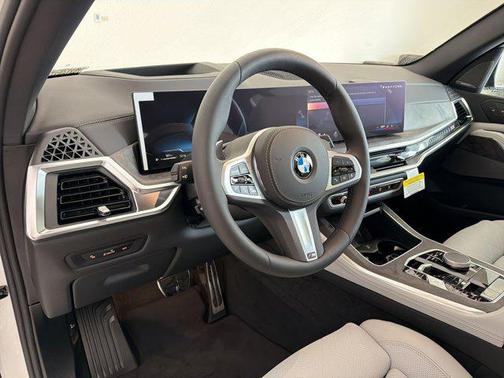 Mineral White Metallic 2026 BMW X5 xDrive40i
