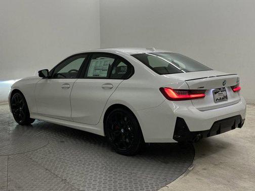 2025 BMW 330 i xDrive