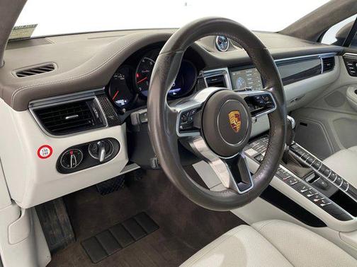 2016 Porsche Macan Turbo