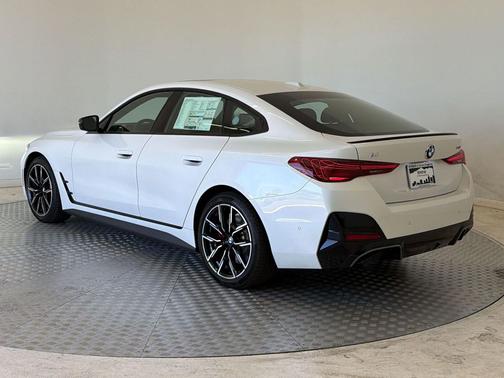 Mineral White Metallic 2026 BMW i4 Gran Coupe xDrive40