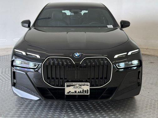 Black Sapphire Metallic 2026 BMW i7 xDrive60