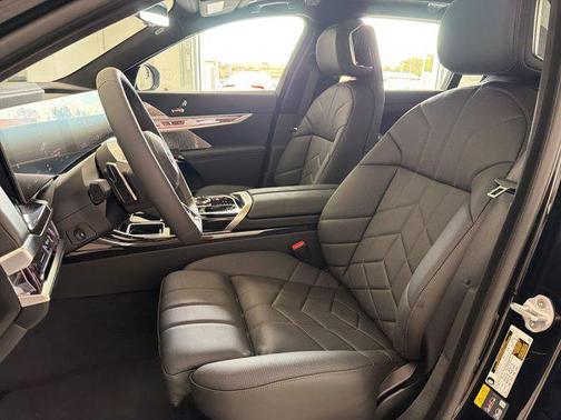 Black Sapphire Metallic 2026 BMW i7 xDrive60