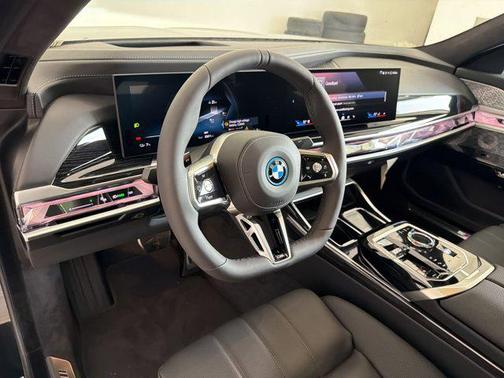 Black Sapphire Metallic 2026 BMW i7 xDrive60