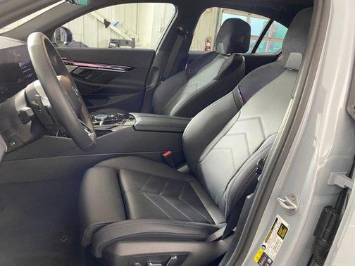 2025 BMW i5 xDrive40