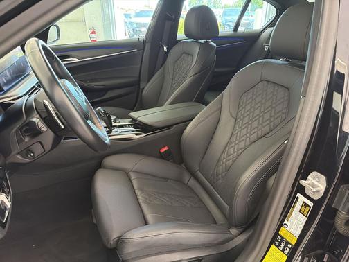 Carbon Black Metallic 2023 BMW 540 i xDrive