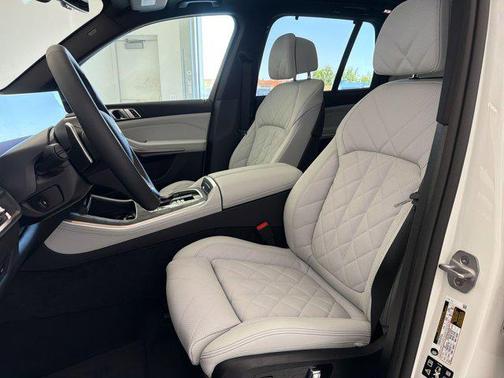 Alpine White 2026 BMW X5 xDrive40i
